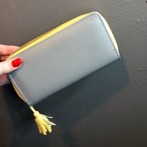 Gray and yellow wallet